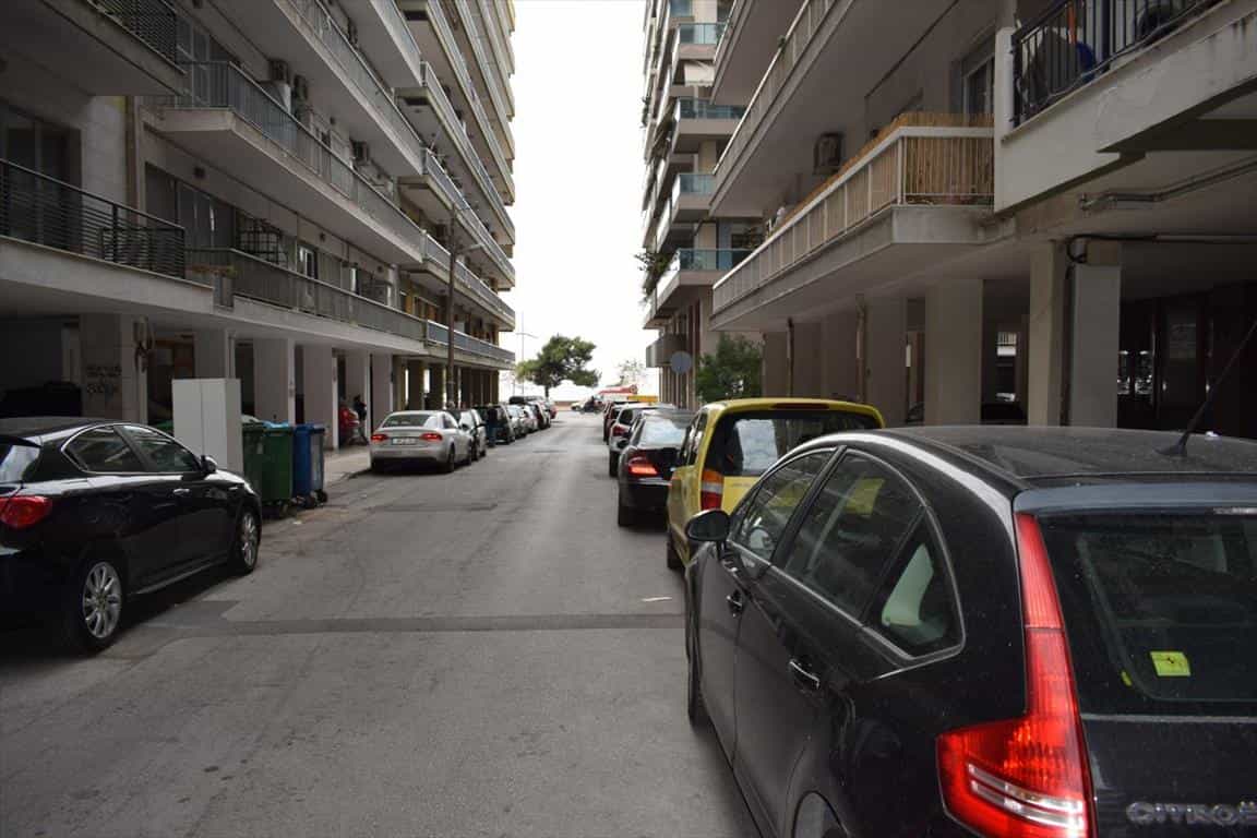 Condominium in Thessaloniki,  10801375