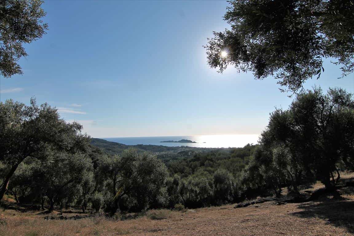 Land in Peroulades, Ionia Nisia 10801501