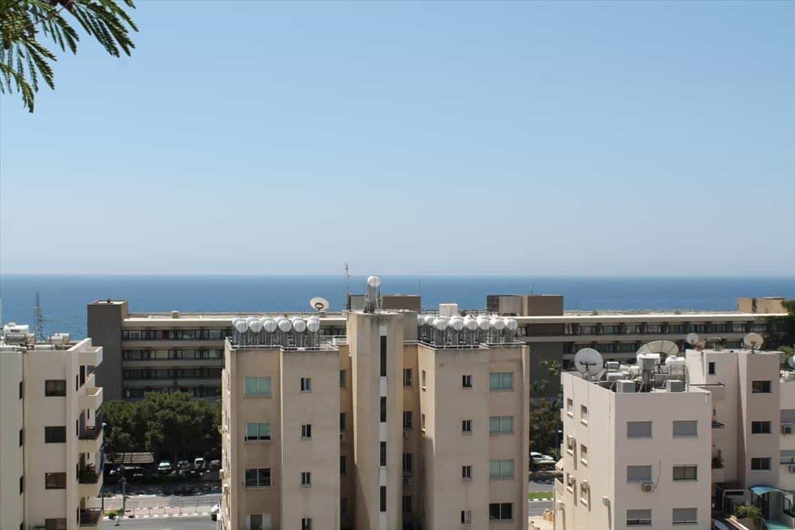 Condominium dans Agios Tychon, Larnaka 10802217
