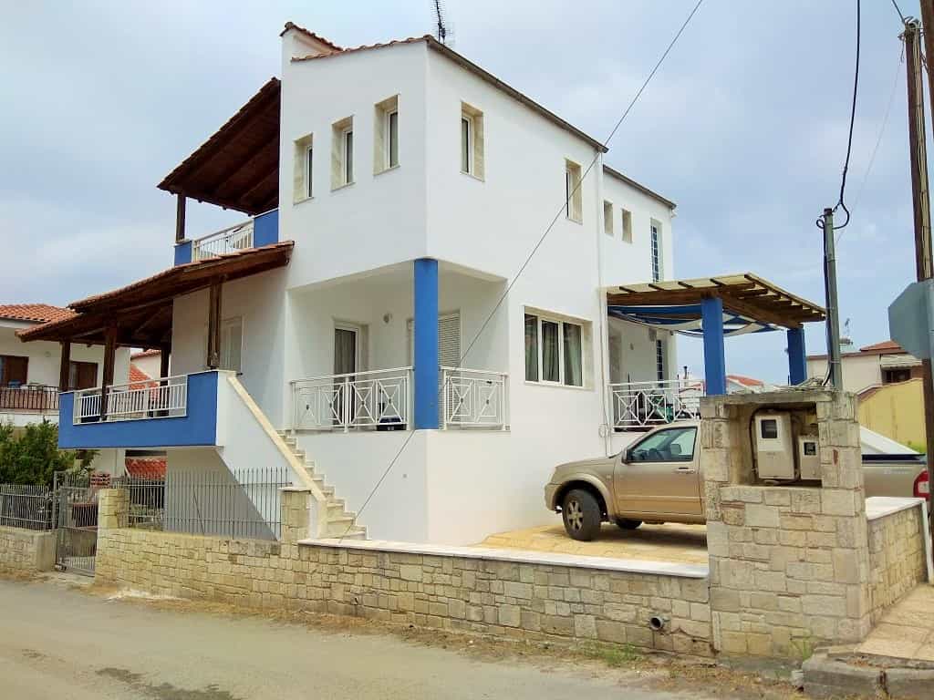 rumah dalam Nea Poteidaia, Kentriki Makedonia 10802340