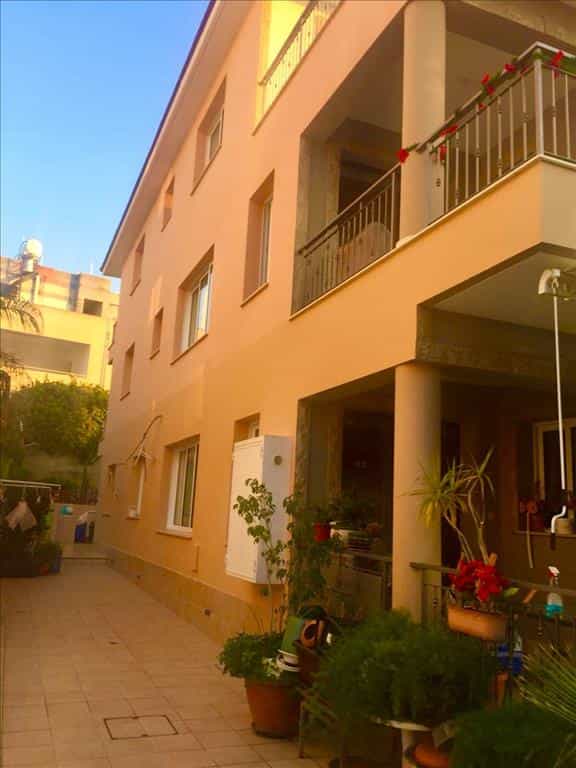 मकान में Strovolos, Nicosia 10802457