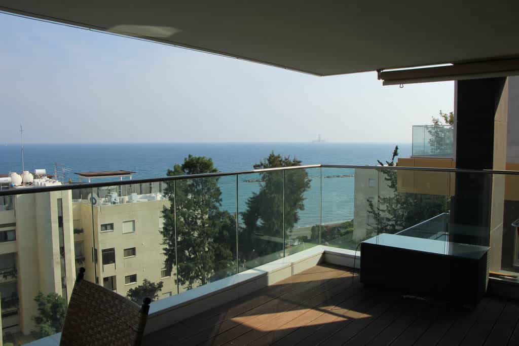 Condominium in Agios Tychon, Larnaca 10803558