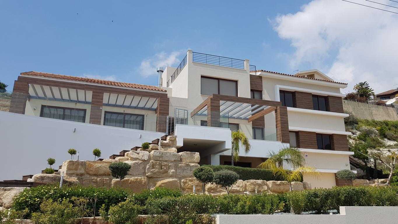 rumah dalam Agios Tychon, Larnaka 10803654