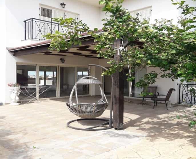 жилой дом в Strovolos, Nicosia 10803707