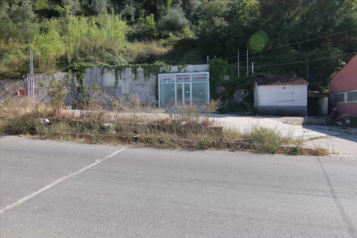 Industrieel in Doukades, Ionia Nisia 10803935