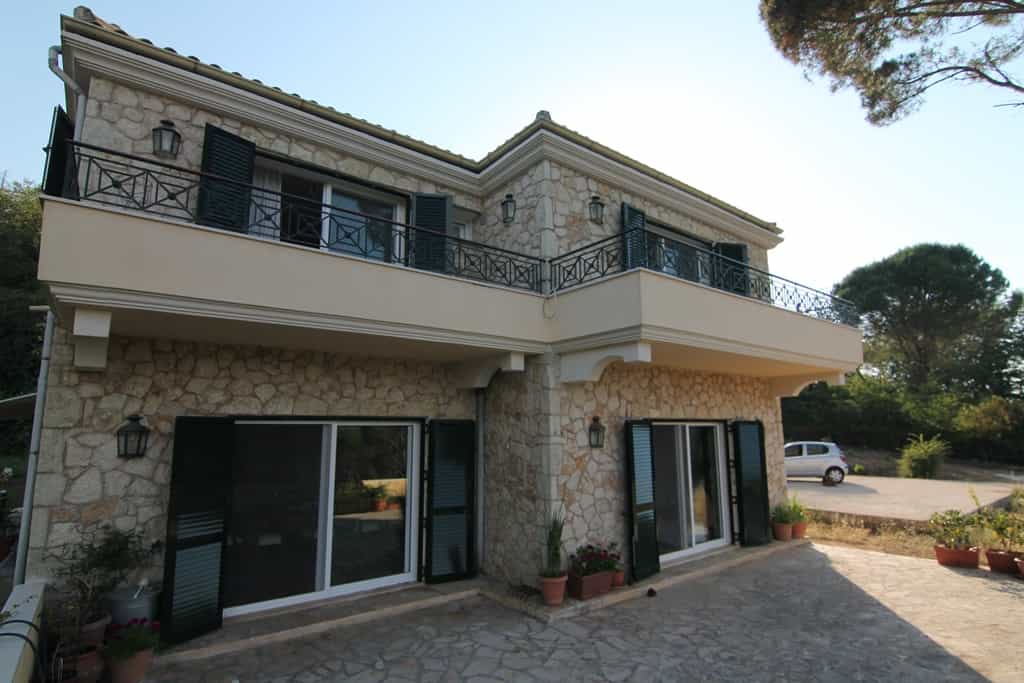 жилой дом в Viros,  10803948