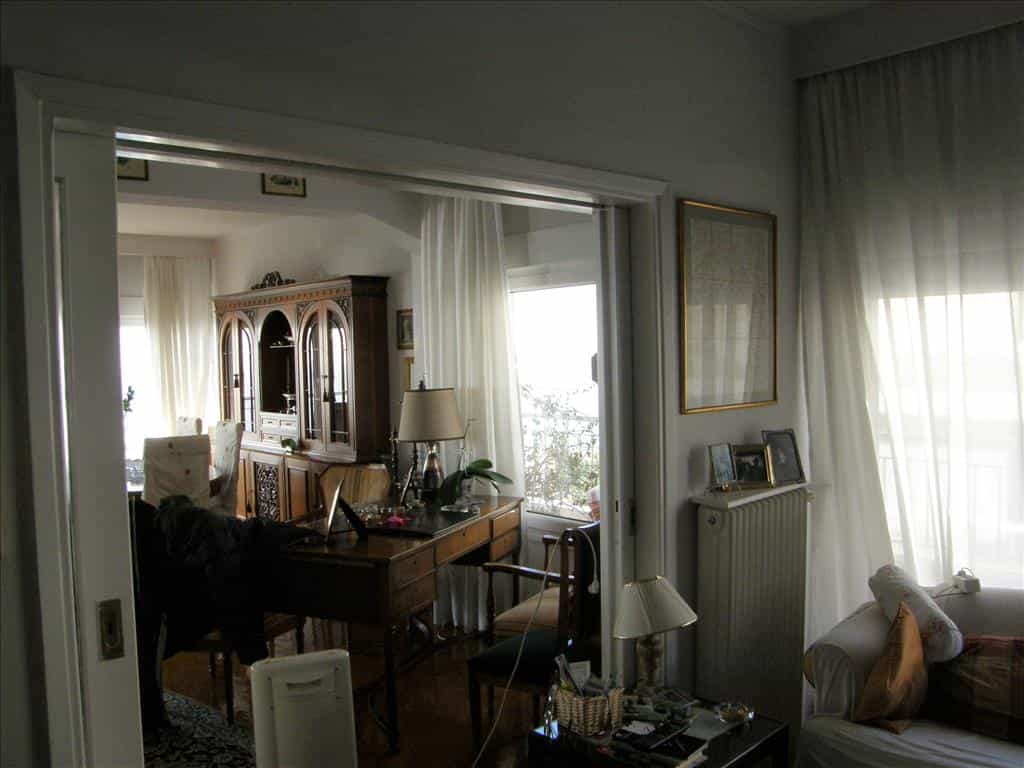 Condominium in Thessaloniki,  10803977