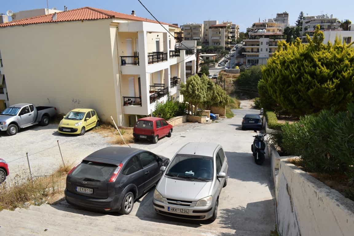 土地 在 Agios Antonios, Kriti 10805593