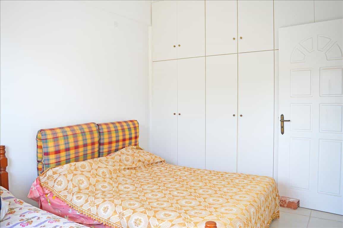 公寓 在 阿吉奧斯·康斯坦丁諾斯, 阿蒂基 10807135