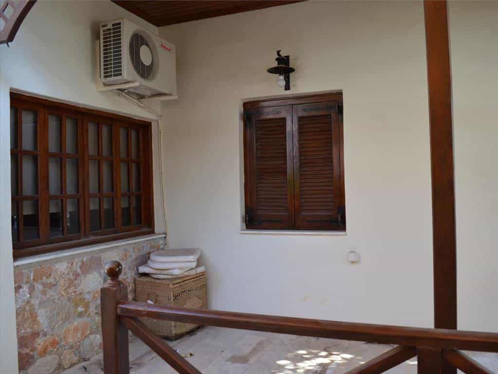 rumah dalam Feriza, Attiki 10807337