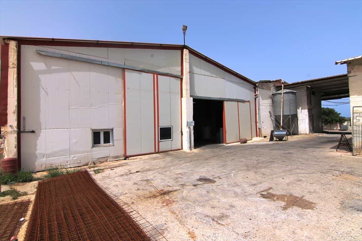 Industrieel in Agios Nikolaos, Kriti 10807345