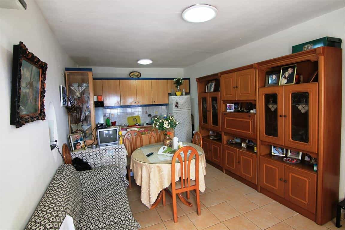 Condominium in Alevrika, Kriti 10807495