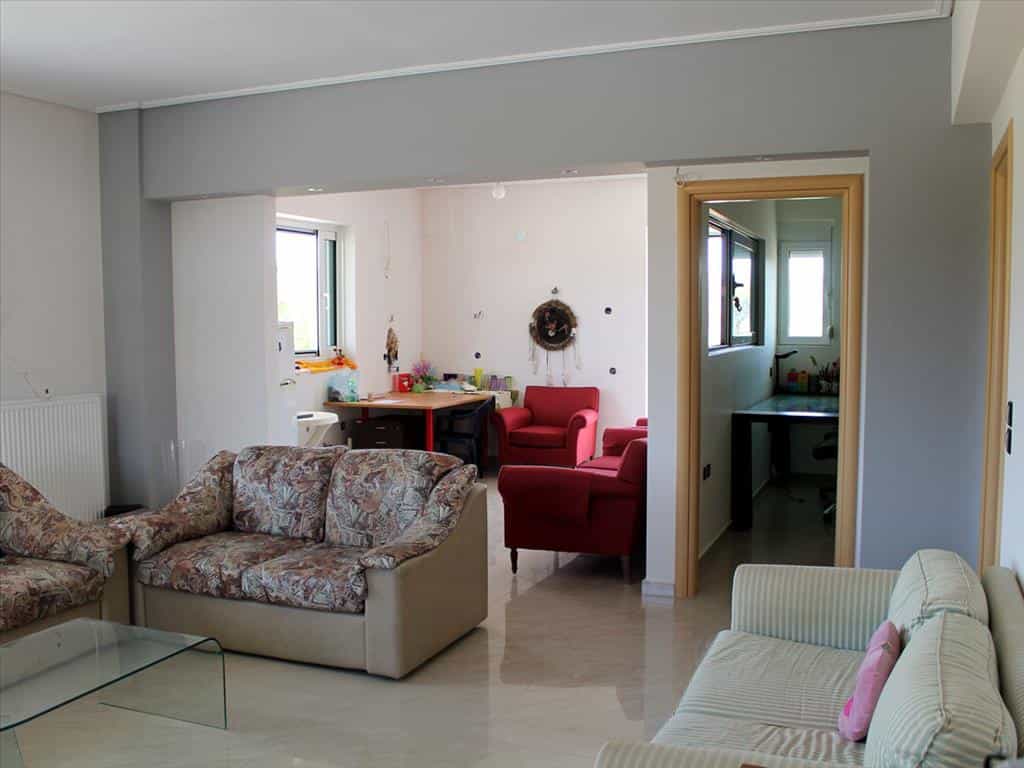 Condominium dans Paradéisos, Attique 10807707