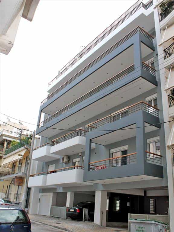 Condominium in Pireas,  10808411