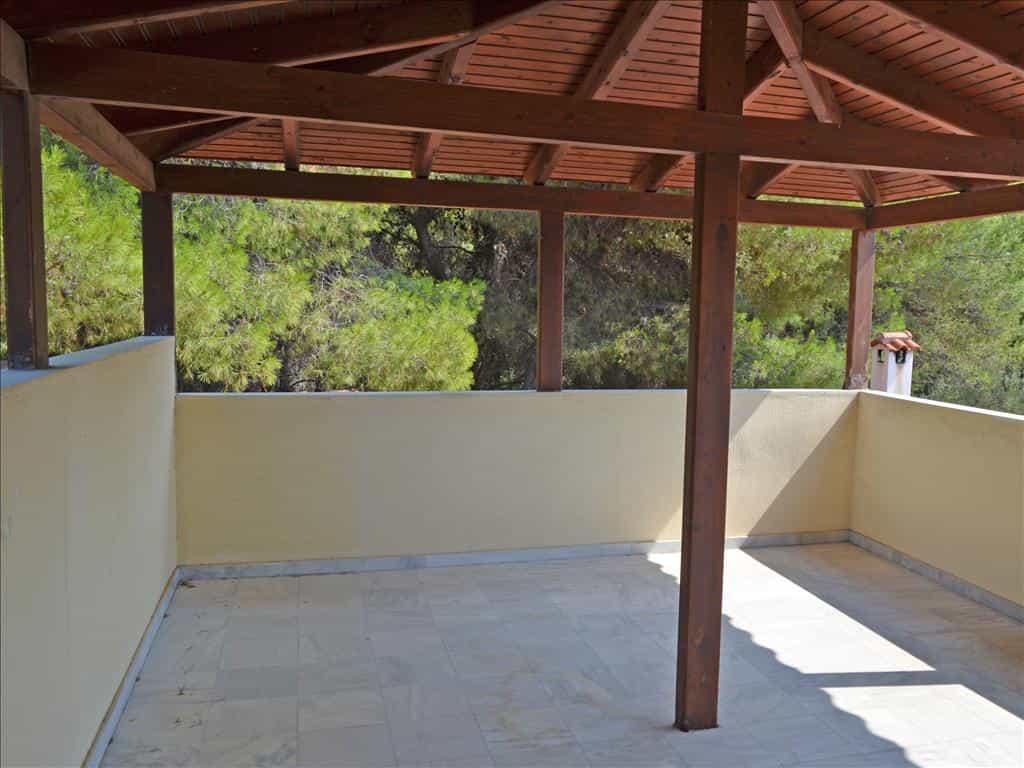 Casa nel Agios Stefanos, Attiki 10808944