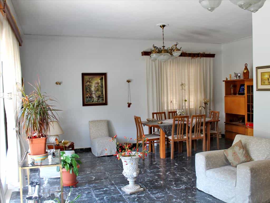 公寓 在 阿吉亚·帕拉斯凯维, 阿蒂基 10809098