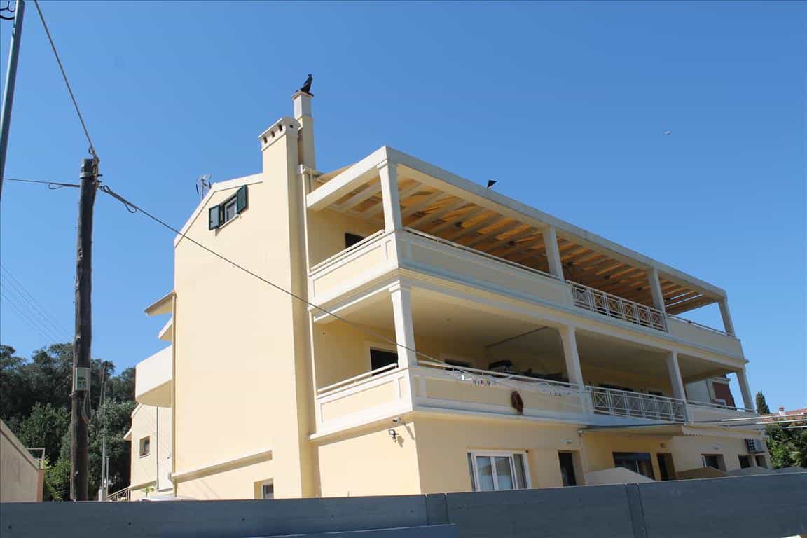 Condominium in Mantouki, Ionia Nisia 10809154
