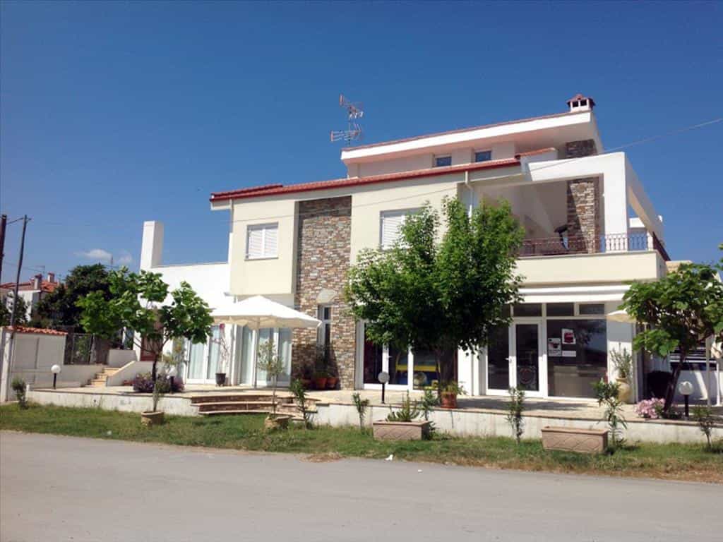 Retail in Nikiti, Kentriki Makedonia 10809241