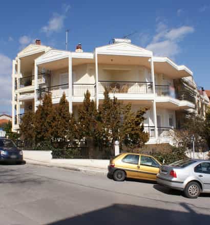 rumah dalam Thessaloniki, Kentriki Makedonia 10810006
