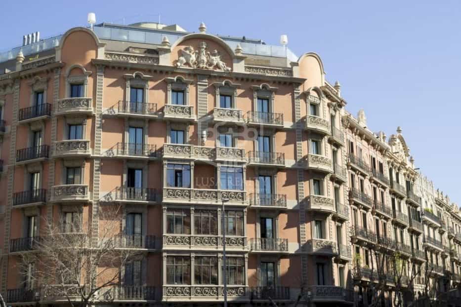 Perindustrian dalam Barcelona, Catalonia 10810084
