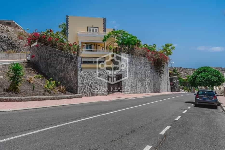 House in Arona, Canary Islands 10810253