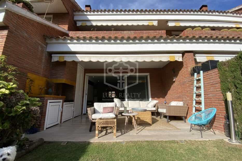 rumah dalam La Pineda, Catalonia 10810262