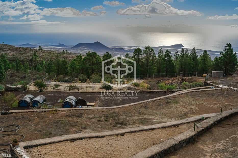 Land in San Miguel, Canary Islands 10810353