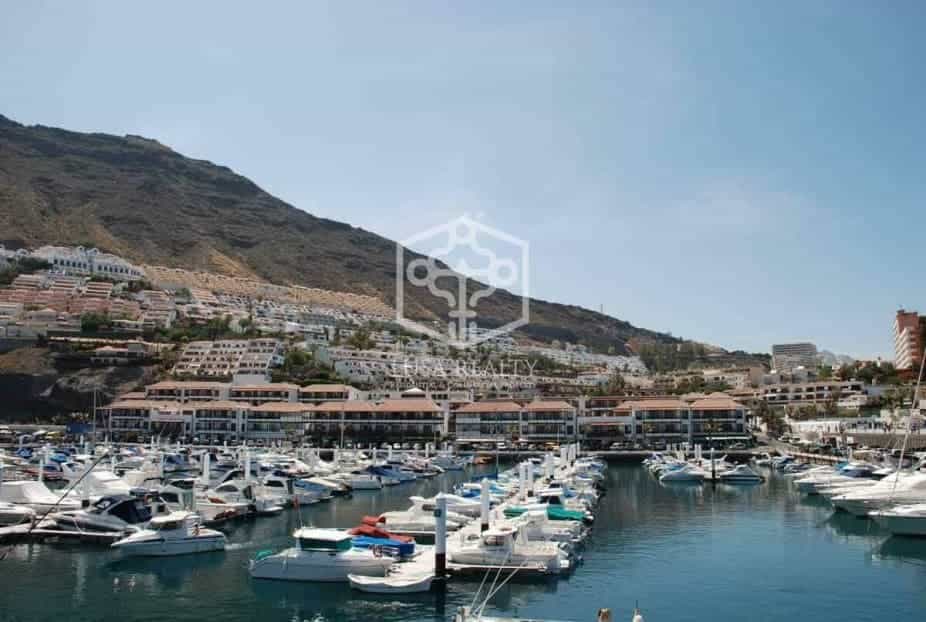 औद्योगिक में Puerto de Santiago, Canary Islands 10810362