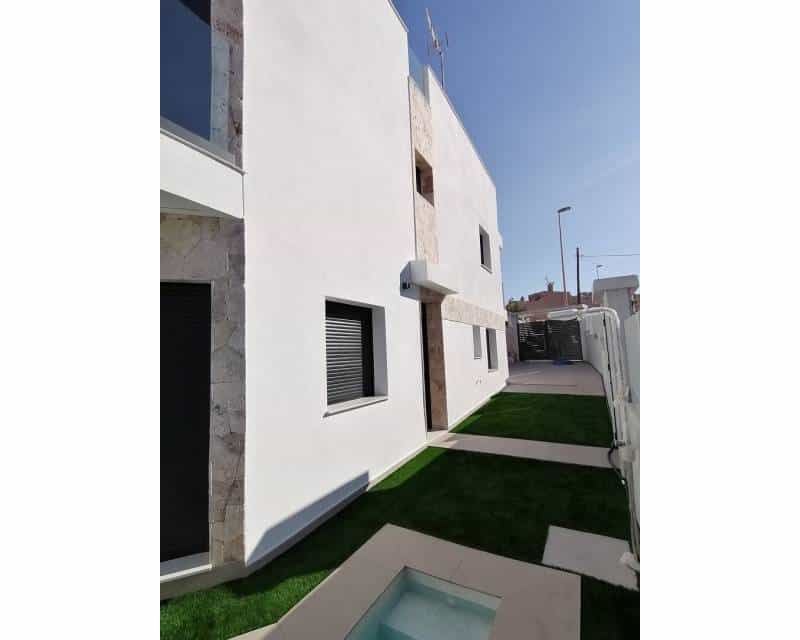 rumah dalam Torrevieja, Comunidad Valenciana 10810754