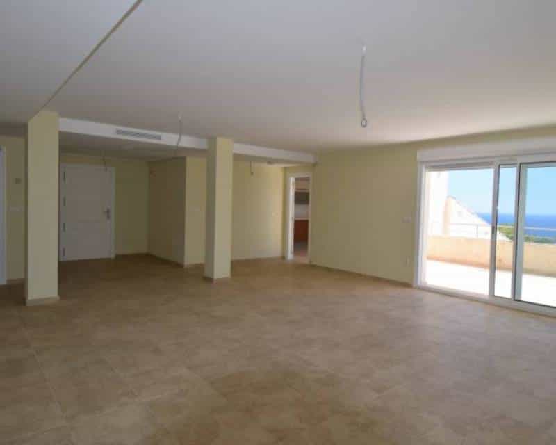 Condominium in Llano del Castillo, Valencia 10811246