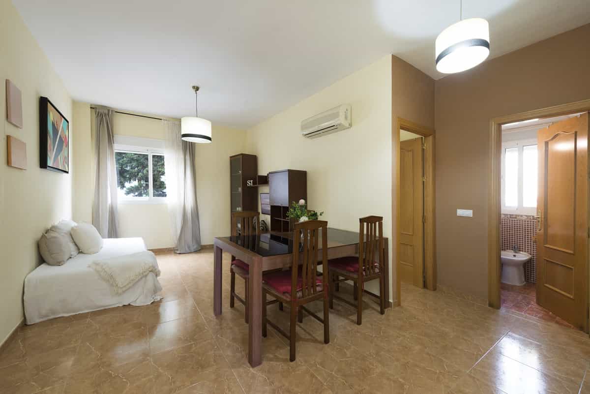 Condominium in Torremolinos, Andalusia 10811289