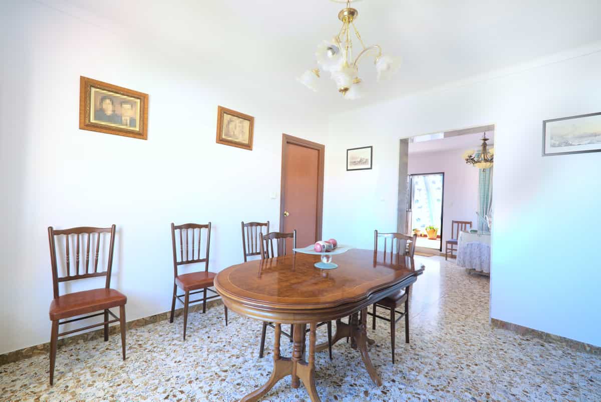 Casa nel Vélez-Málaga, Andalucía 10811341