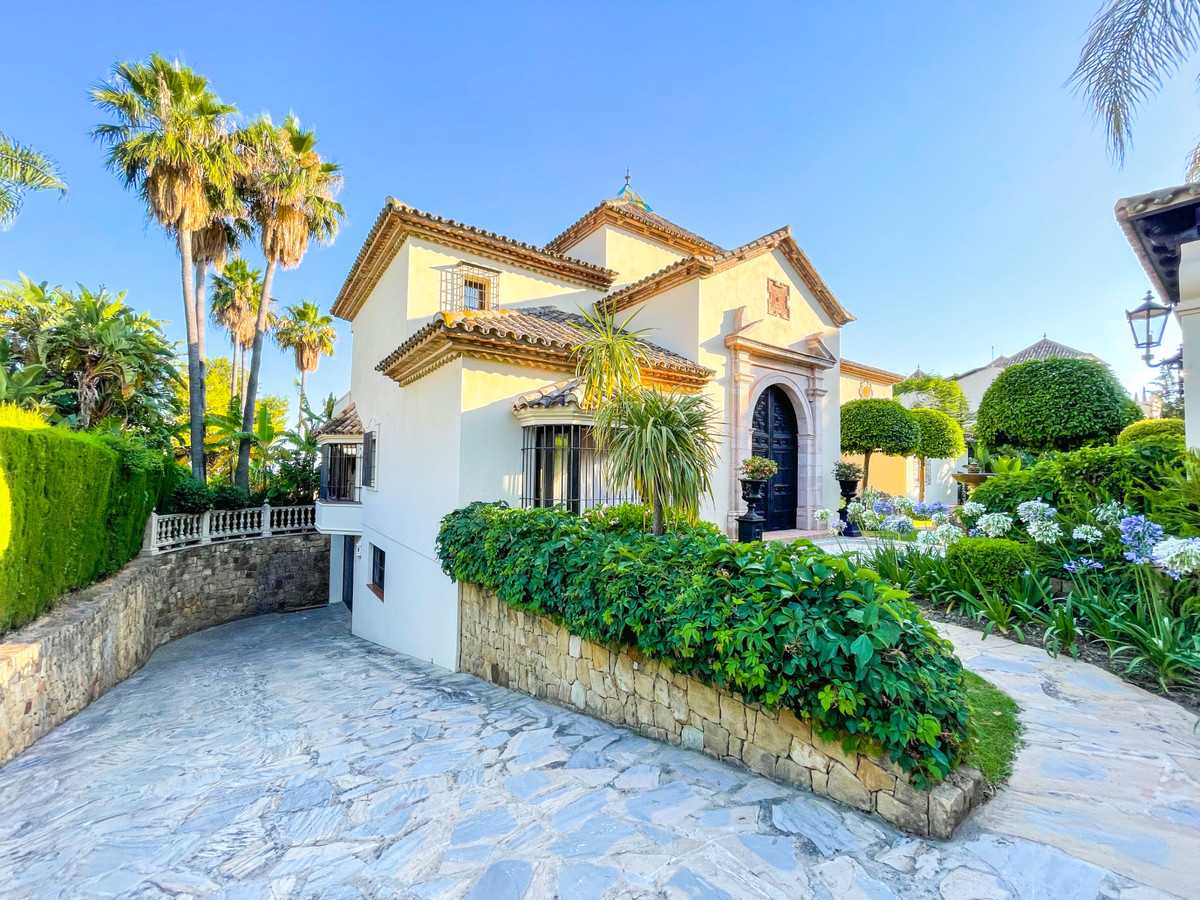 House in Marbella, Andalusia 10811348