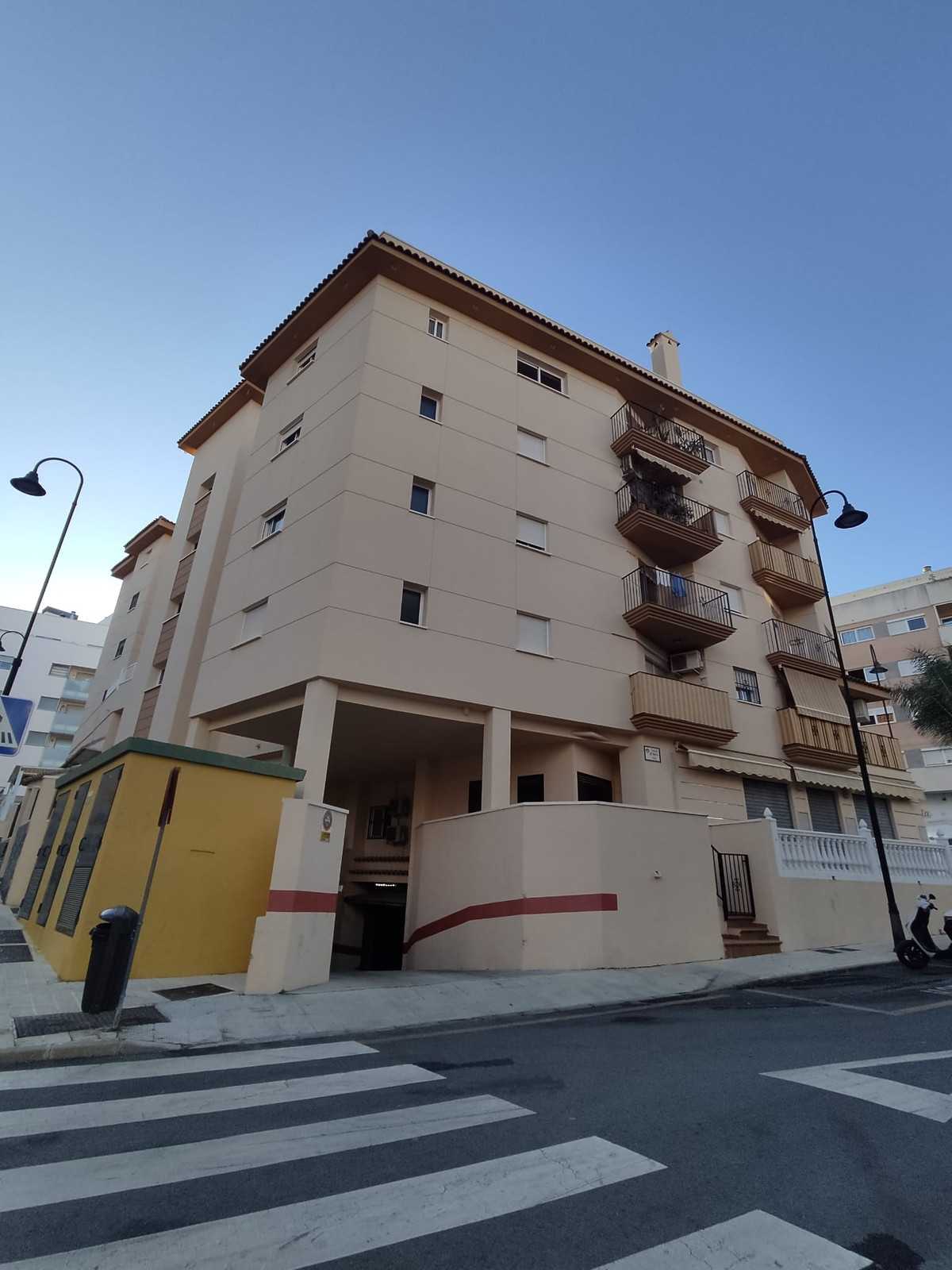 Condominium in Las Lagunas, Andalusia 10811410