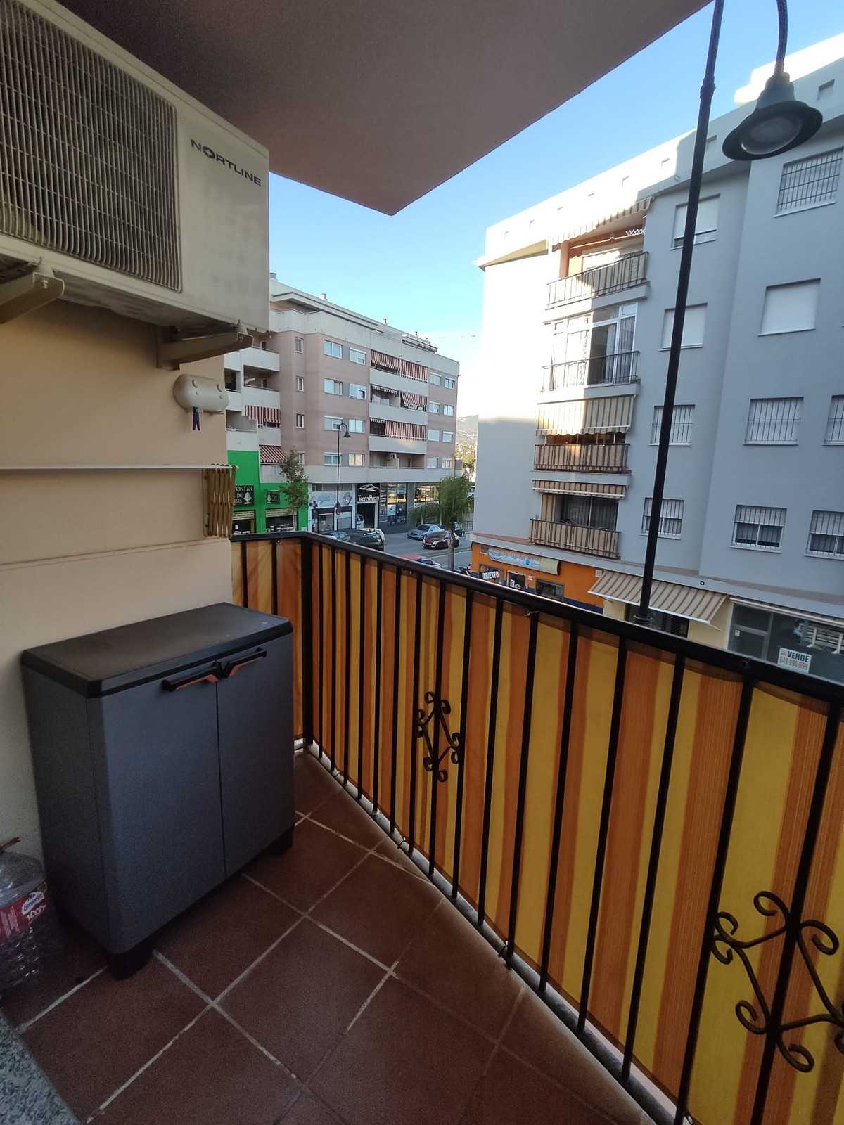 Condominium in Fuengirola, Andalusia 10811410
