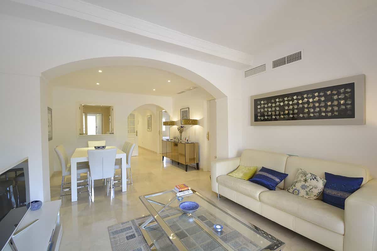 Condominium in Ojen, Andalusia 10811516