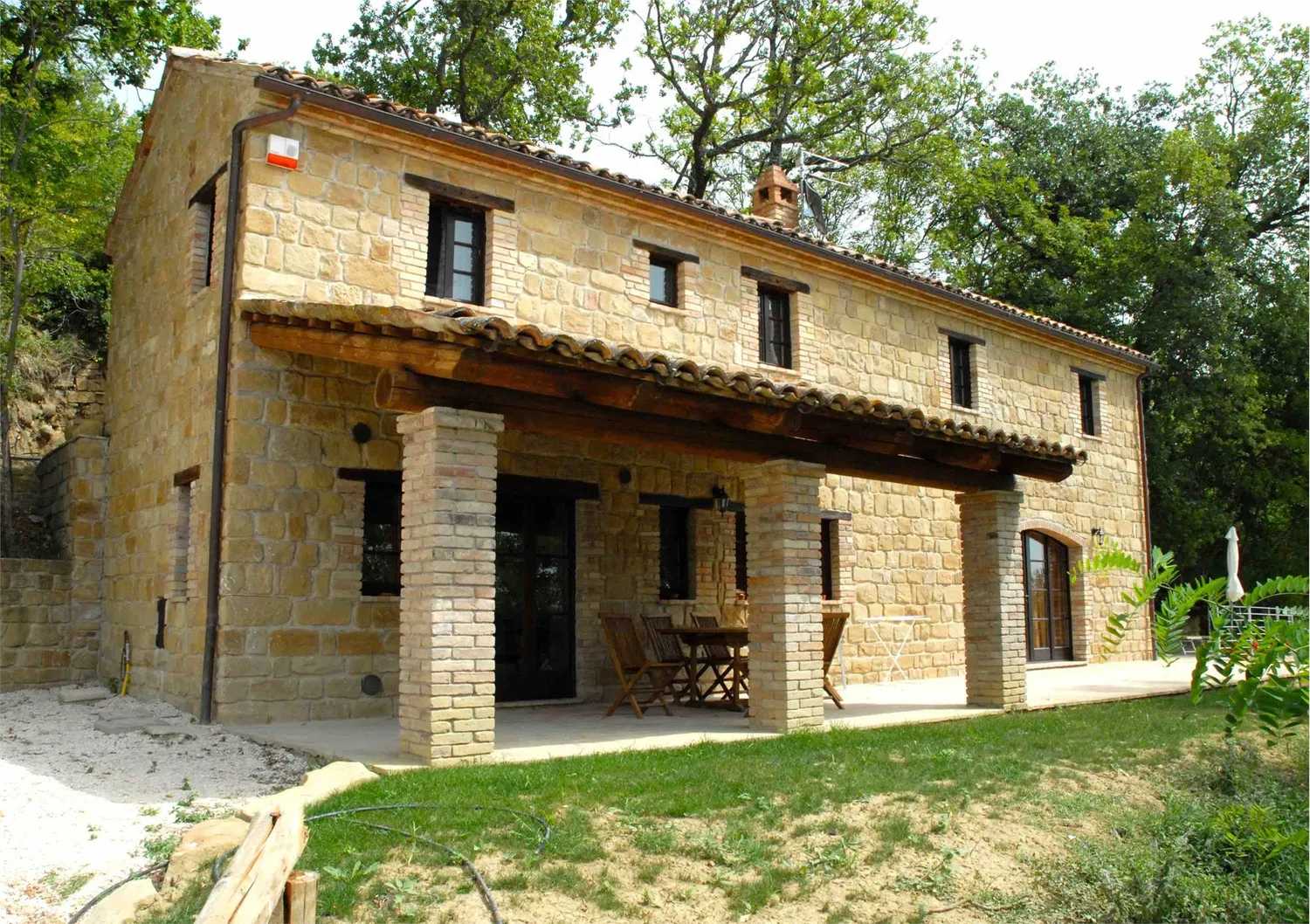 House in Sarnano, Contrada Massignano 10811629
