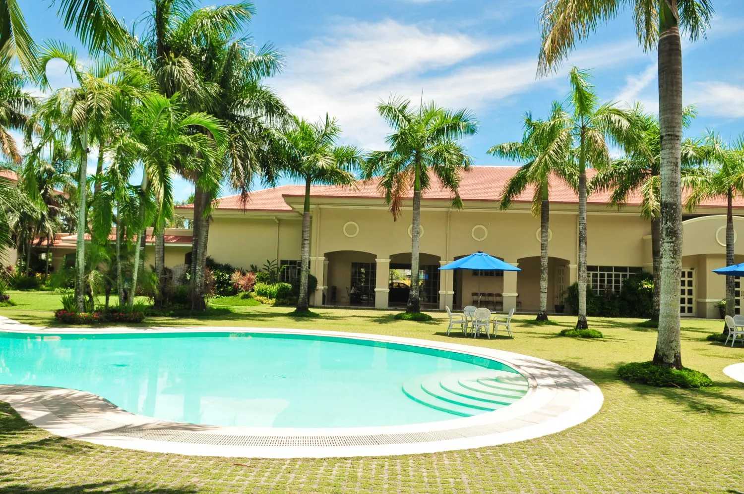 Useita taloja sisään Hacienda Minuluan, Negros Occidental 10811641