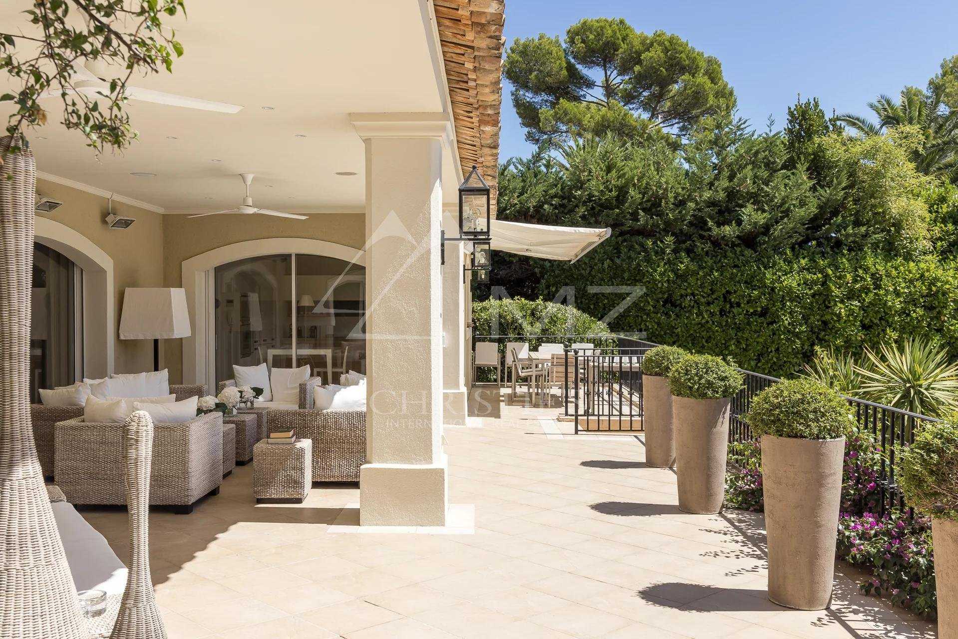 House in Mougins, Alpes-Maritimes 10811660