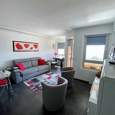 Condominium in Nice, Alpes-Maritimes 10811714