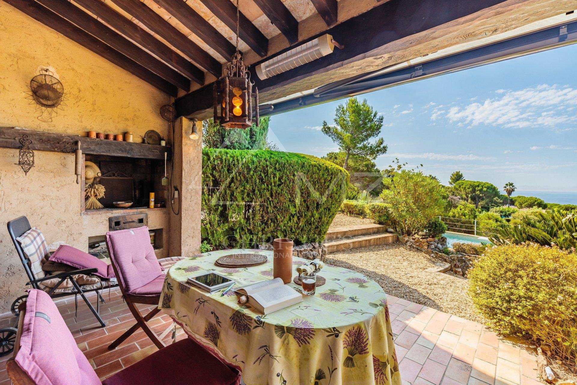 Rumah di La Croix-Valmer, Provence-Alpes-Cote d'Azur 10811738