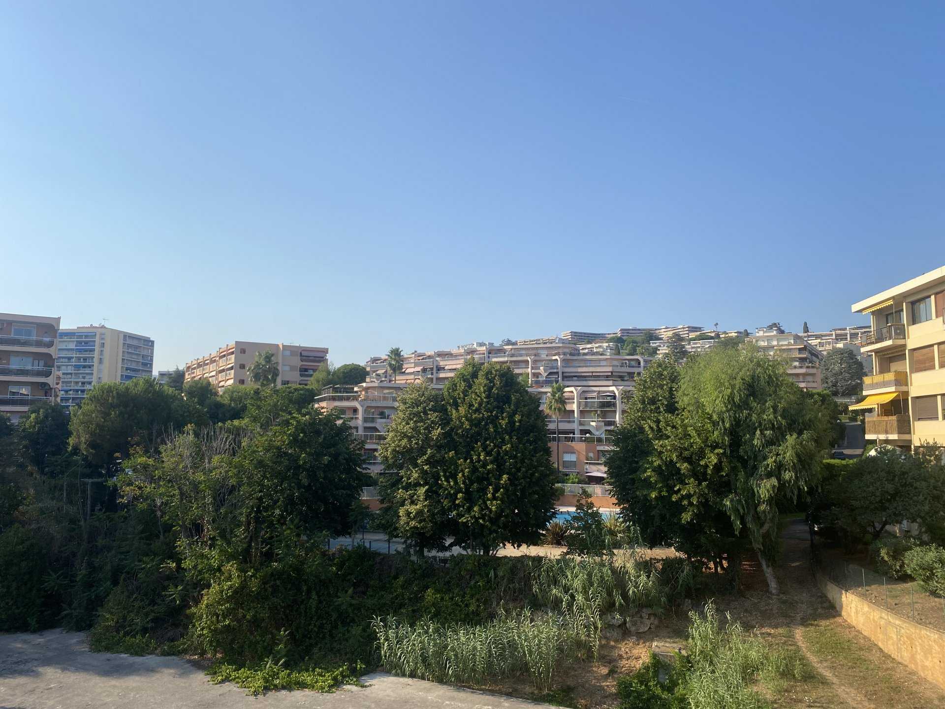 Condominium dans Saint Augustin, Provence-Alpes-Côte d'Azur 10811752