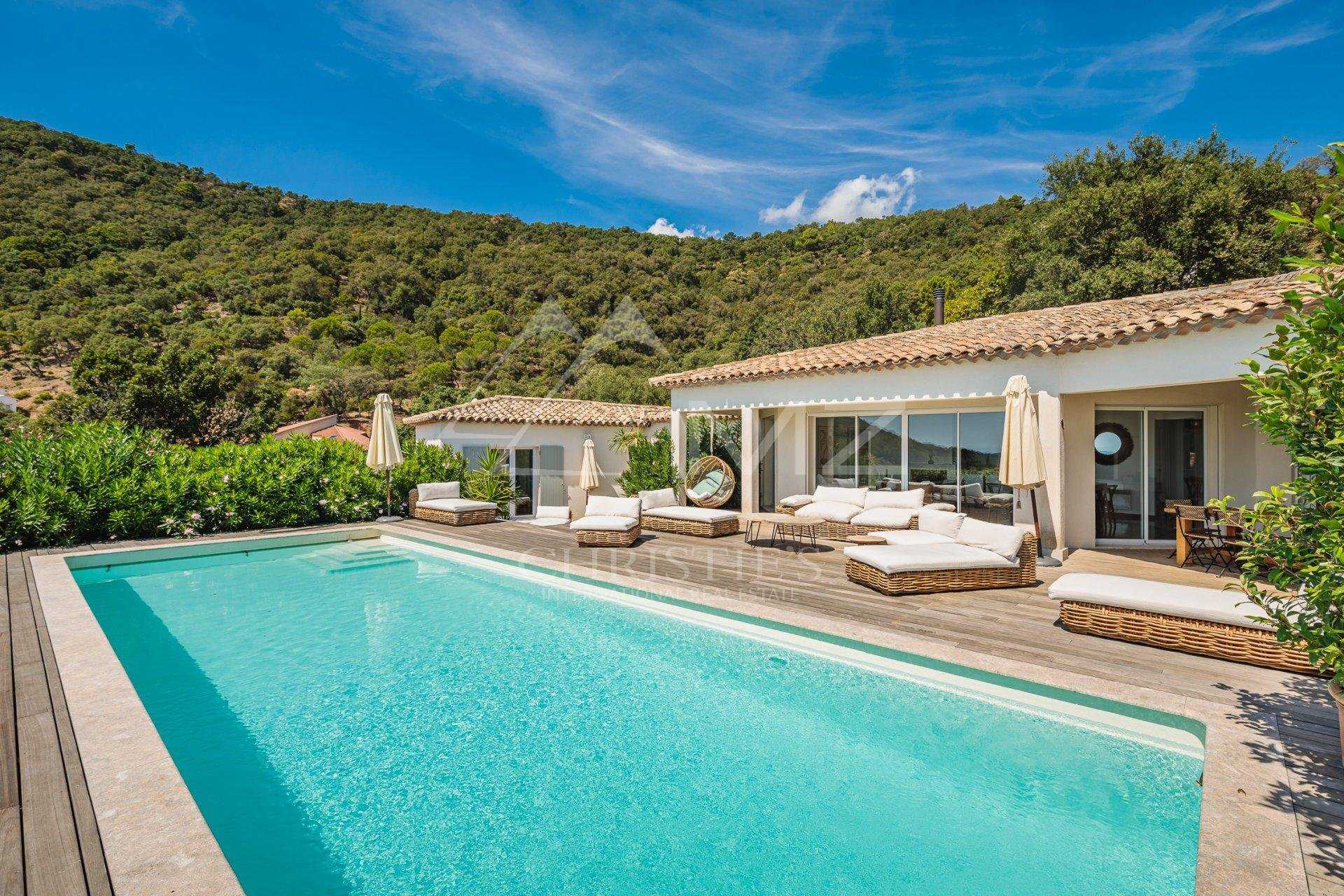 Rumah di La Croix-Valmer, Provence-Alpes-Cote d'Azur 10811754