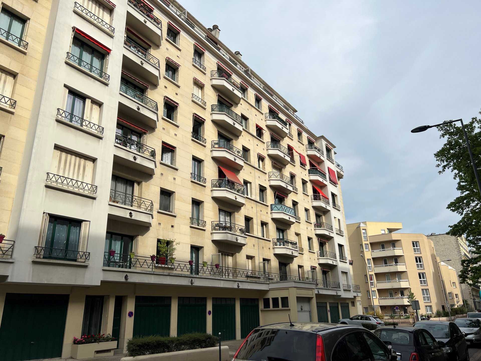 Condominium in Issy-les-Moulineaux, Ile-de-France 10811787