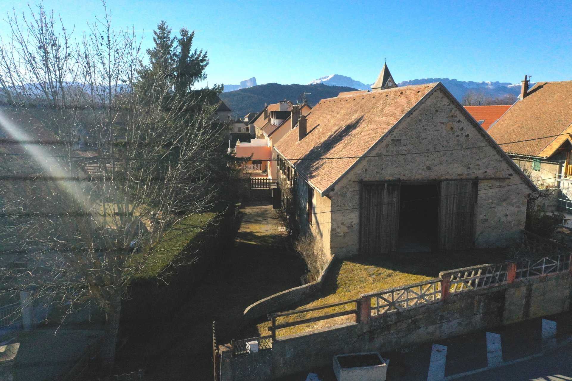 Dom w Saint-Jean-d'Hérans, Owernia-Rodan-Alpy 10811897