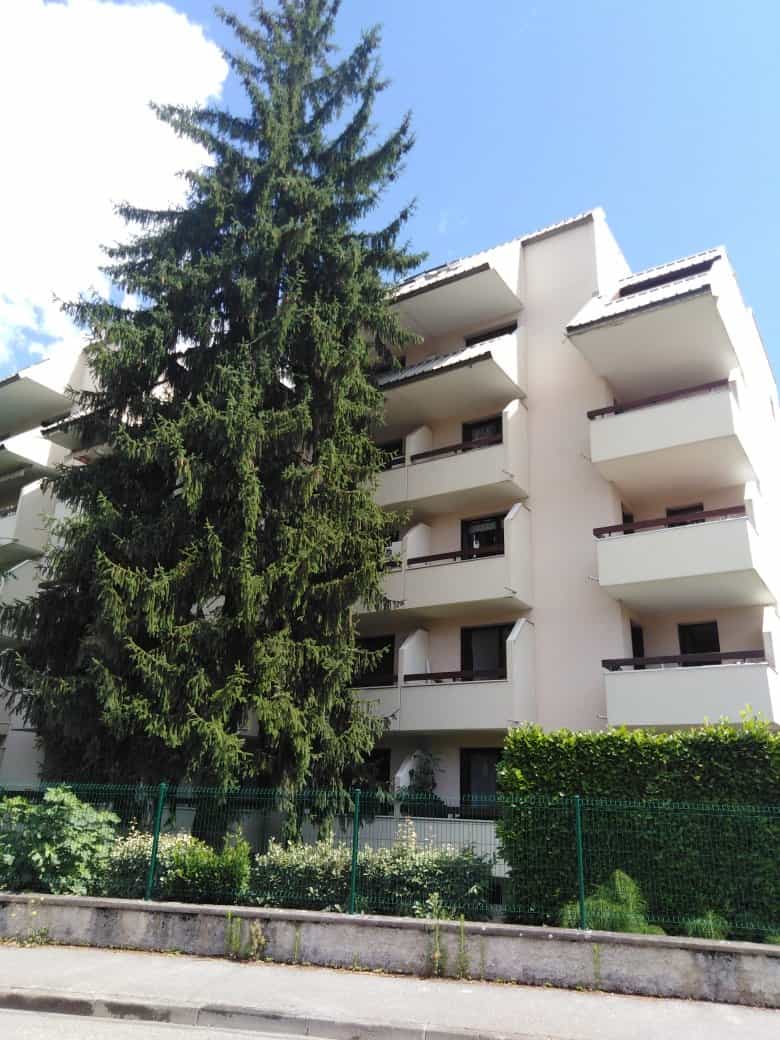 Residencial en Fontaine, Isère 10811945
