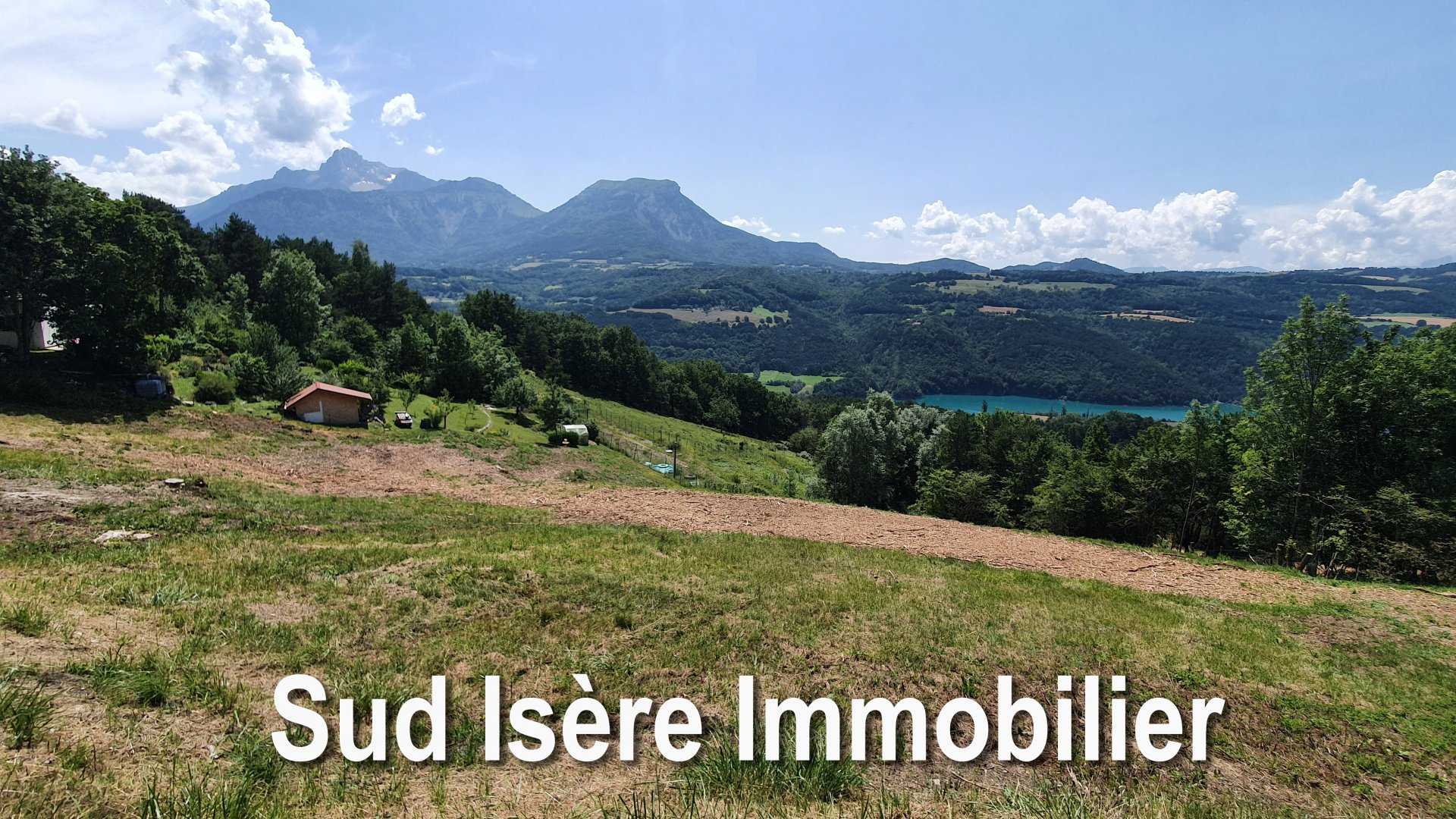 Land in La Salle-en-Beaumont, Auvergne-Rhone-Alpes 10811974