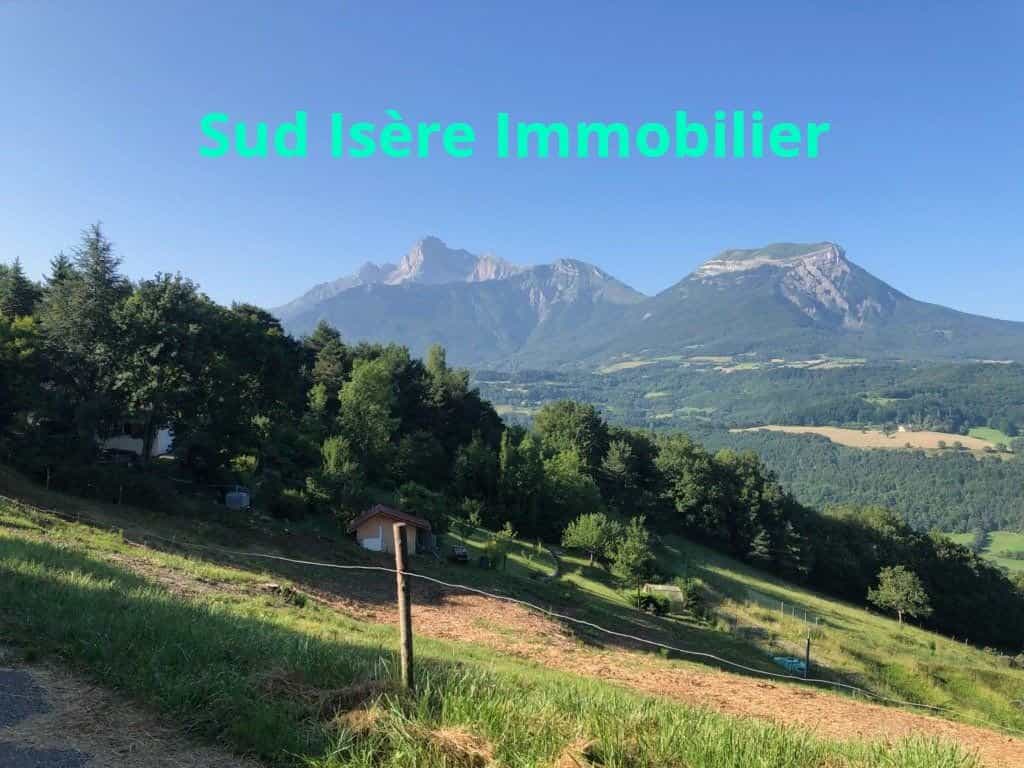 भूमि में La Salle-en-Beaumont, Auvergne-Rhone-Alpes 10811974