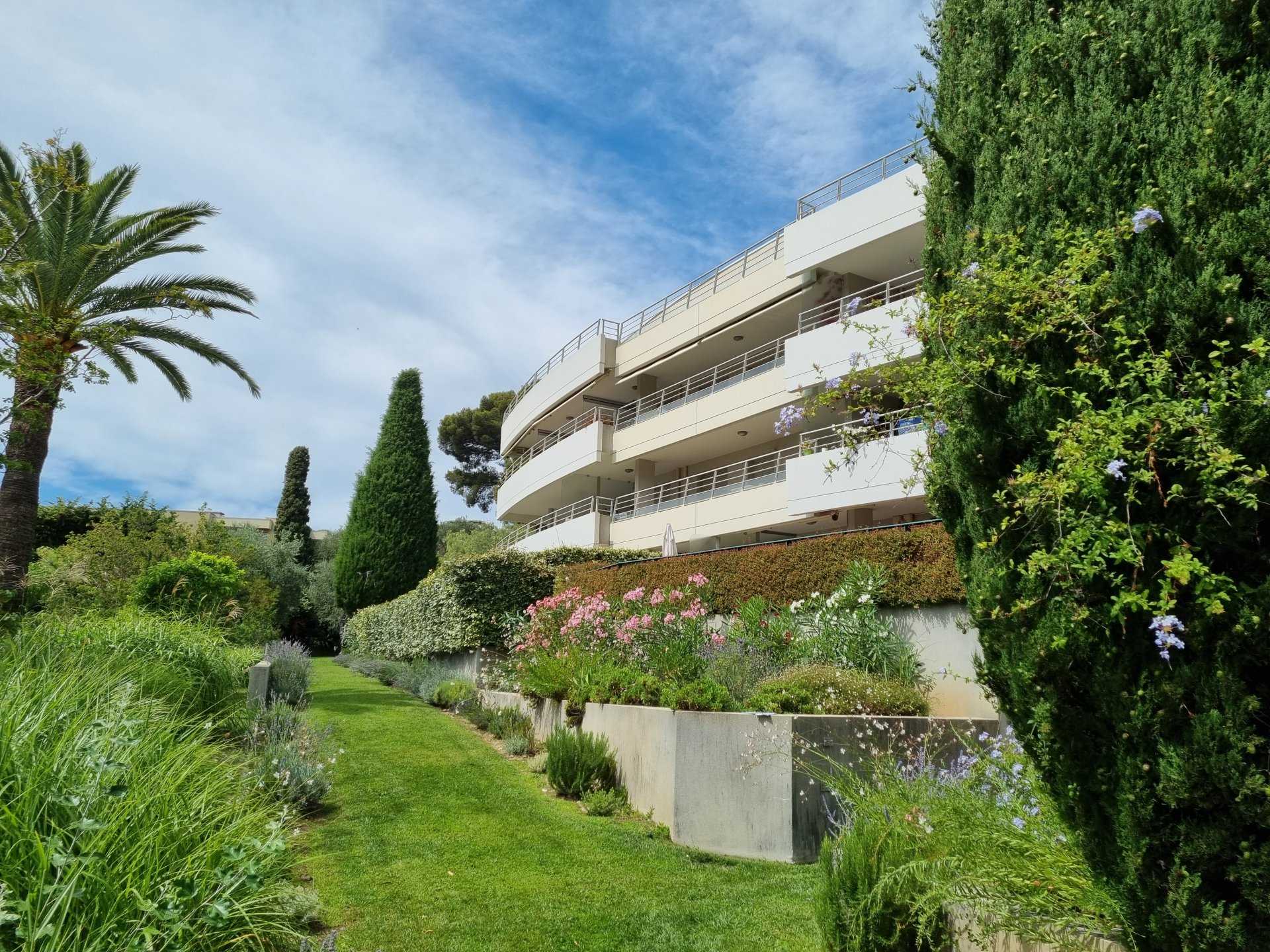 公寓 在 Nice, Alpes-Maritimes 10812076