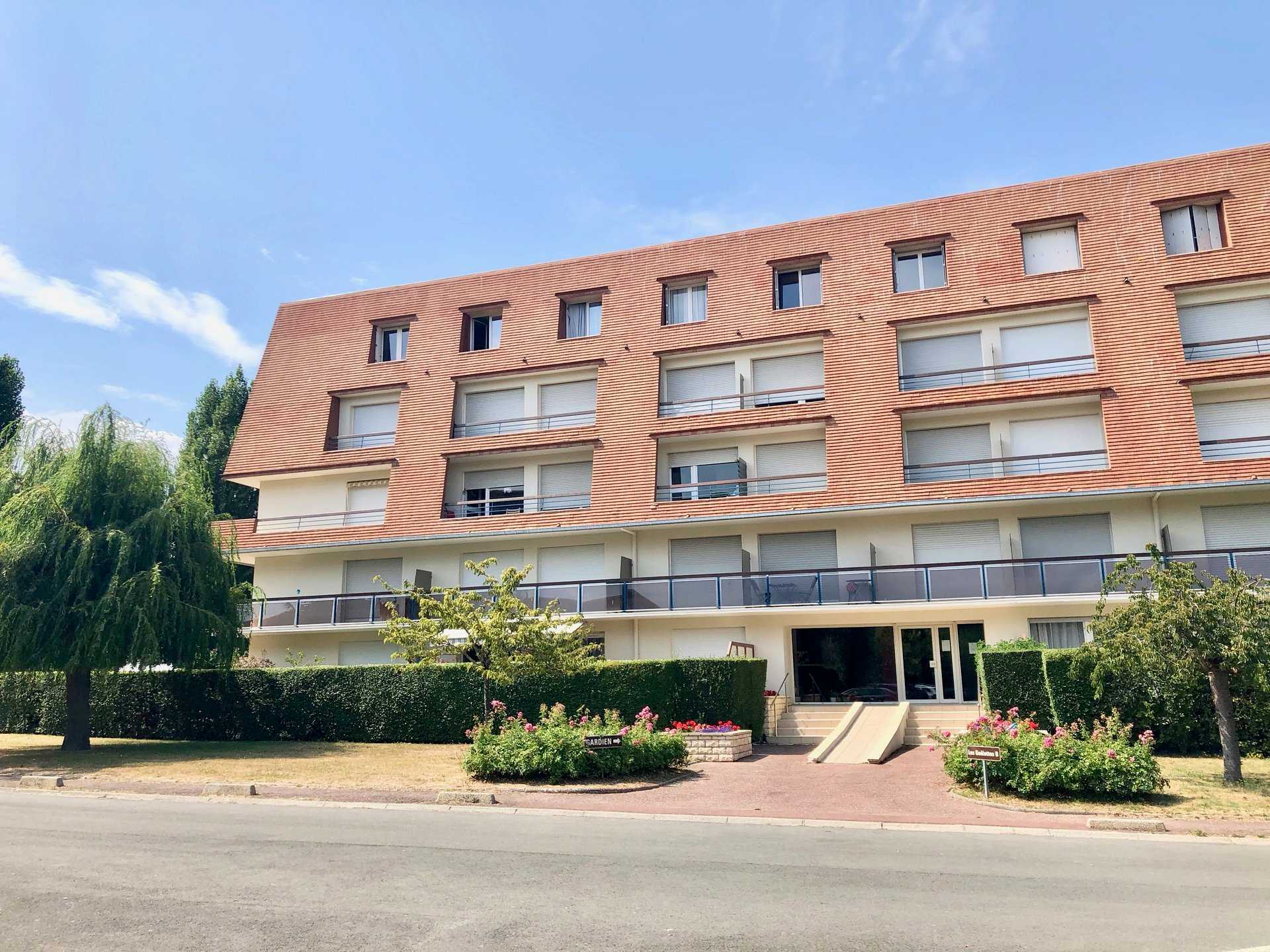 Condominium in Houlgate, Calvados 10812080